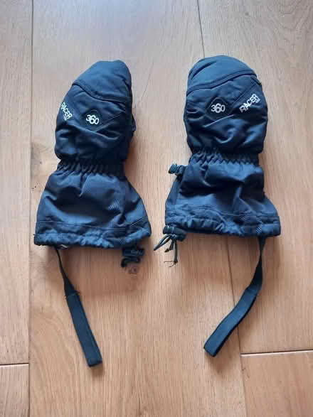Photo of free Child's size ski mittens. (Odd Down) #1