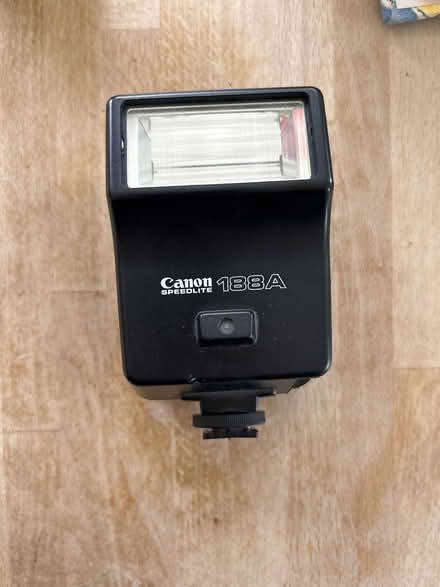 Photo of free Canon flash for SLR (old) camera (EH14 Juniper Green) #1