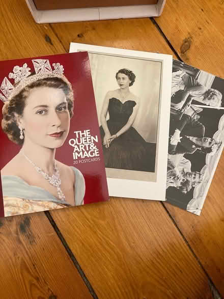 Photo of free Queen Eliz. III postcards (Wrenn School NN8) #1