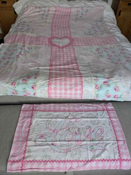 Photo of free Reversible Single Duvet Set (Enfield EN2) #1