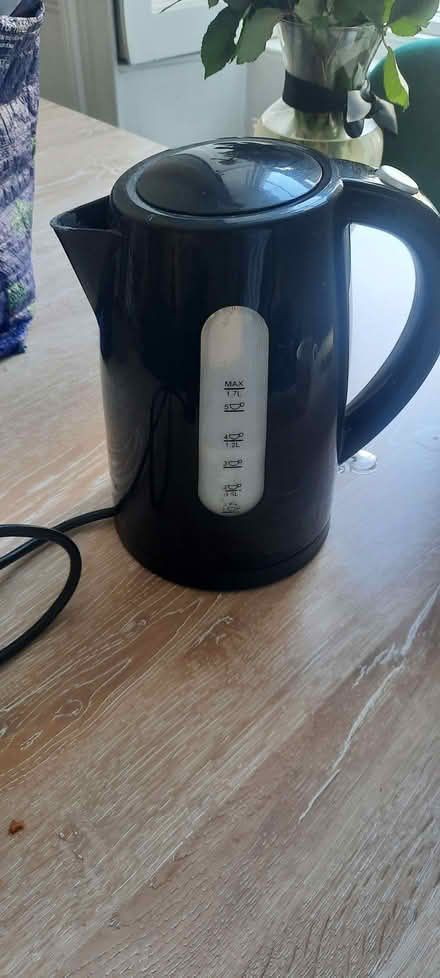 Photo of free Kettle and Toaster set (Woodford IG8) #3