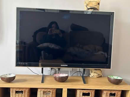 Photo of free TV with screen issues (Locking BS24) #1