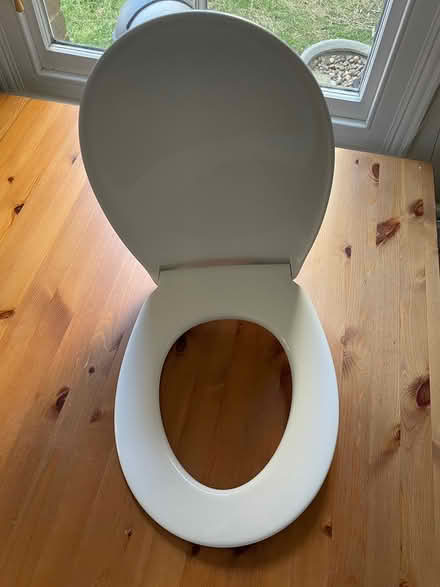 Photo of free Toilet Seat (Cambridge CB4) #2