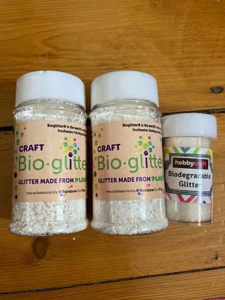 Photo of free White glitter (Wrenn School NN8) #1
