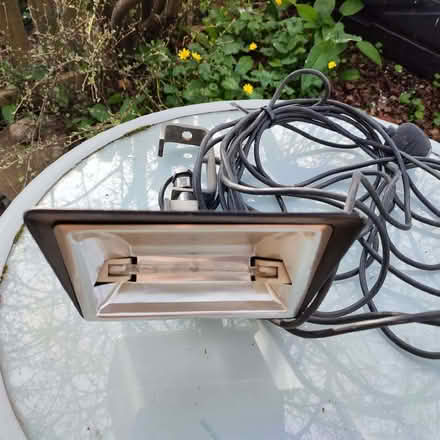 Photo of free 500W halogen work light with 10m cable (Bishopston BS7) #1