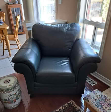 Photo of free Leather Sofa & 2 Armchairs (Uxbridge - Barton Farms) #2