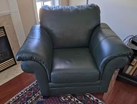 Photo of free Leather Sofa & 2 Armchairs (Uxbridge - Barton Farms) #3