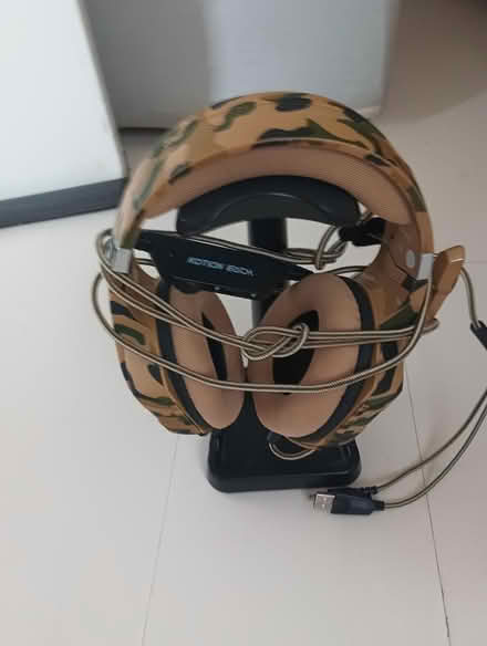 Photo of free Headphones/ headphones stand (Greystones) #2