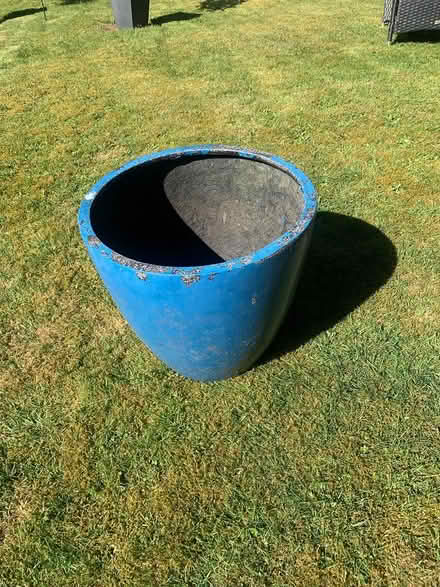 Photo of free Blue pot (crowborough TN6) #1