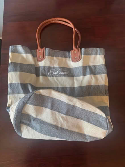 Photo of free Beach tote (Hill East) #1