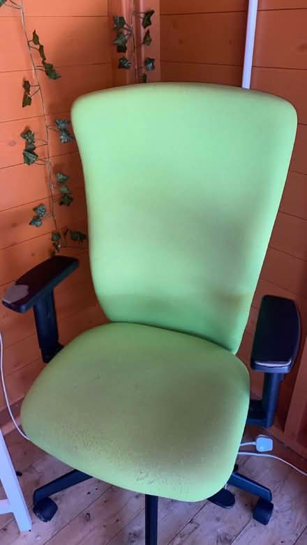 Photo of free office chair (Reddish SK5) #1