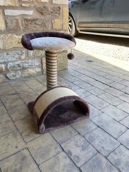 Photo of free Cat scratching stand/post (Halton LA2) #1