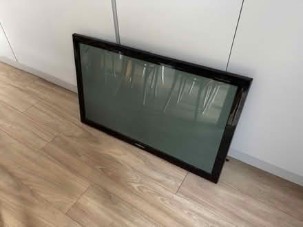 Photo of free Samsung 42" Flatscreen TV (TW16) #1