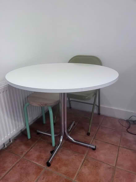 Photo of free Round dining table (St Margarets TW1) #2