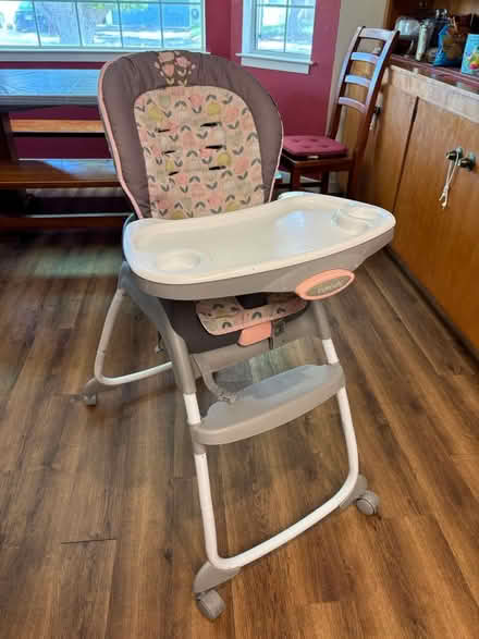 Photo of free High chair (PaloAlto Ventura neighborhood) #1