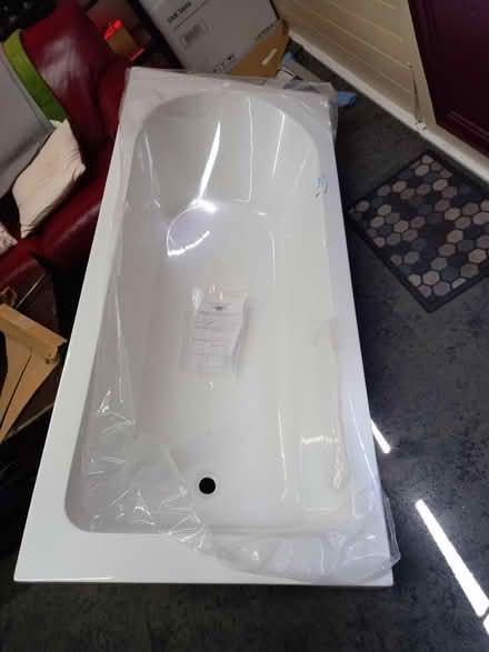 Photo of free Bath (Goffs oak Waltham cross EN7) #1