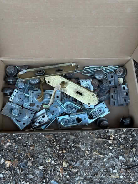 Photo of free Kitchen cabinet fixings etc (Eastleigh SO53) #1
