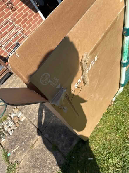 Photo of free Empty TV box (Kingston KT19) #3