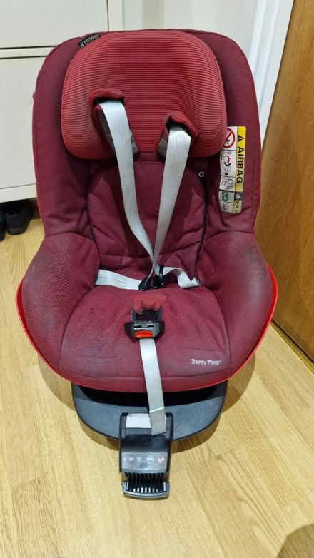 Photo of free Car seat with isofix (Dickens heath B90) #2