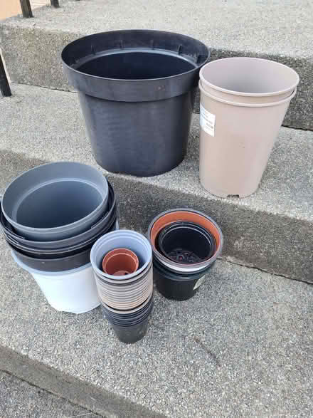 Photo of free Large number of plastic plant pots (Newington EH9) #1