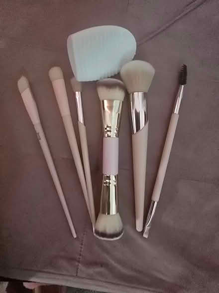 Photo of free Makeup brushes, cleaner and organiser (Tulse Hill SE24) #2