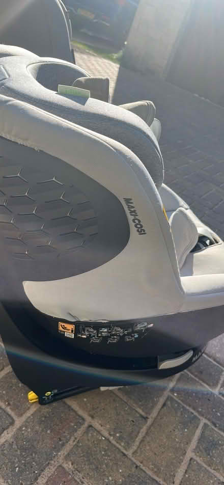 Photo of free Toddler car seat maxi cosi 360 (Burleigh GL5) #2