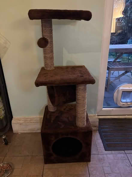 Photo of free Cat tree (SK7 Hazel Grove) #1