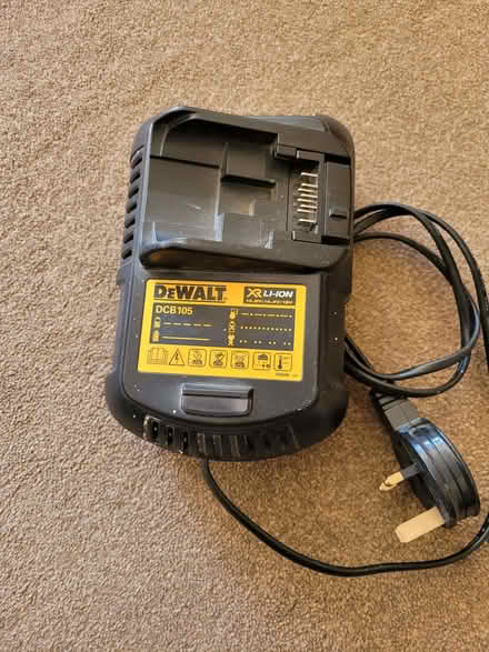 Photo of free De Walt battery charger (Walton LD8) #1