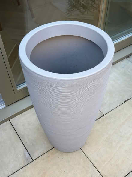 Photo of free Tall outdoor / indoor planter (Se8 5ae) #3