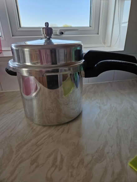 Photo of free Pressure cooker (EX8) #2