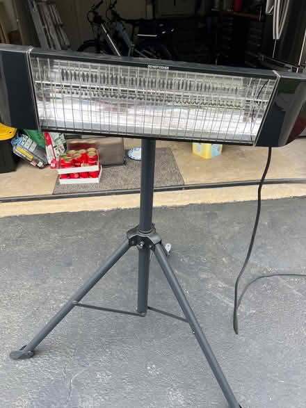 Photo of free High power space heater (Swan Terrace & Fort Hunt Rd) #1