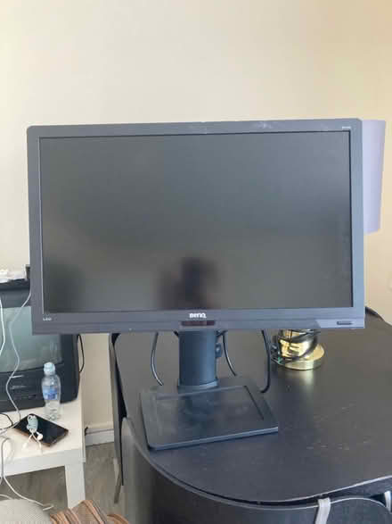 Photo of free BenQ monitor with cable (Shadwell E1) #1