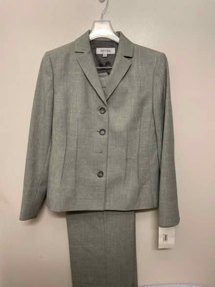 Photo of free Women’s sz 8 pant suit / NEW (South San Jose) #1