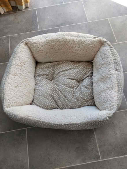 Photo of free Dog bed (DE22) #1