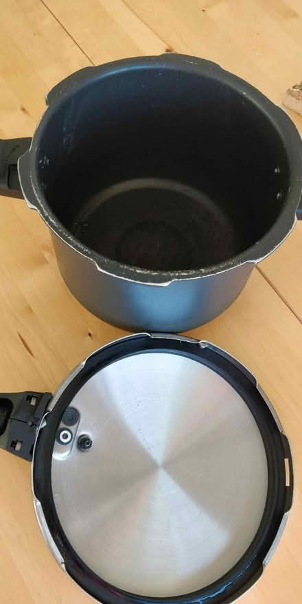 Photo of free Pressure cooker (Meadowbank, EH8) #2