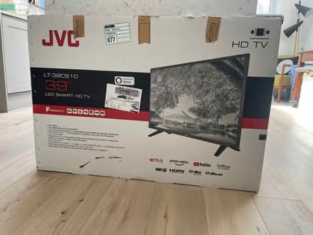 Photo of free JVC 39" LED Smart HD TV (Fulham Palace Rd W6) #1