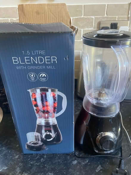 Photo of free Cracked blenders jug and base (Kelvingrove) #1