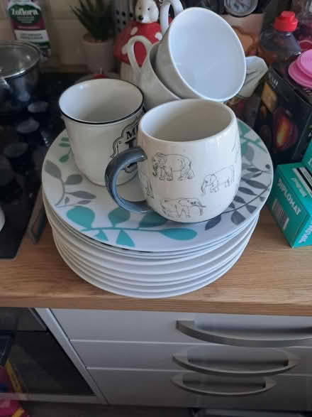 Photo of free Crockery (Luton) #1