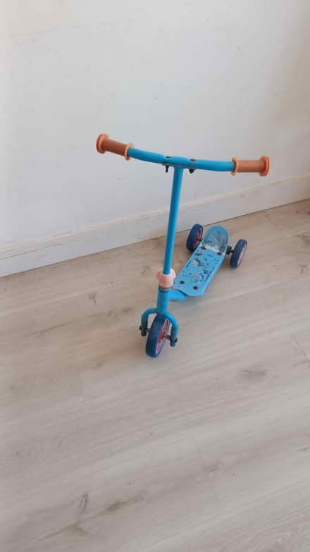 Photo of free Kids 🛴 scooter (Luton LU1) #2