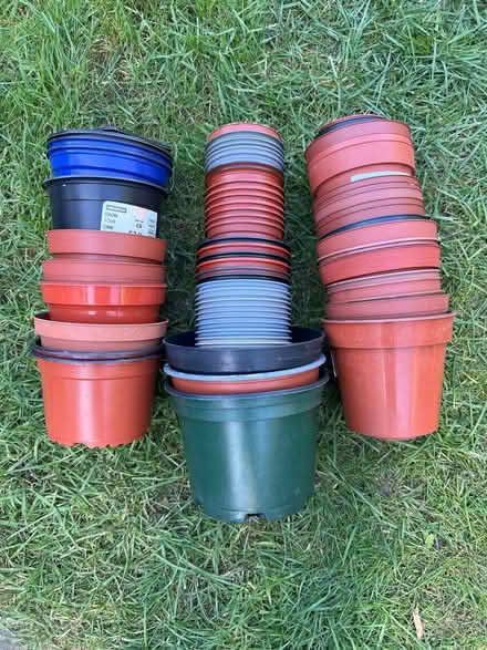 Photo of free Assortment of small plant pots (SM4, Morden) #1