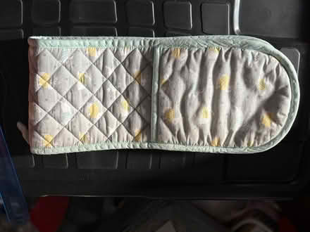 Photo of free Double oven gloves (Castle, CW8) #2