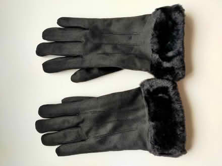 Photo of free Ladies small gloves. Brand new. (Bennetts End HP3) #1