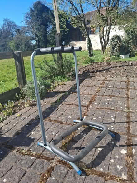 Photo of free Guitar stand for 3 guitars (Hollywood B47) #1