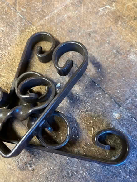 Photo of free A pair of shelf brackets (SM4, Morden) #2