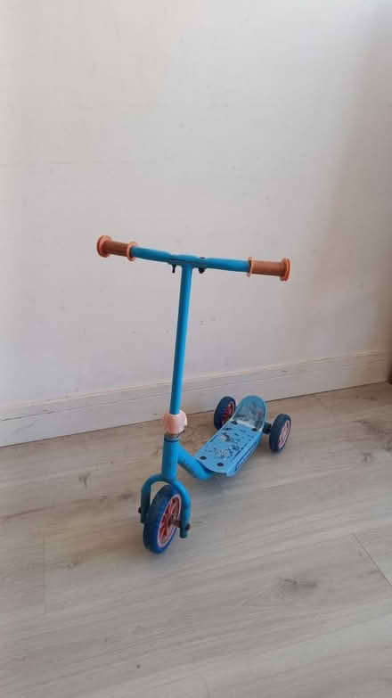 Photo of free Kids 🛴 scooter (Luton LU1) #1