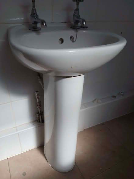 Photo of free Wash basin (Brownsover CV21) #1