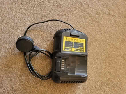 Photo of free De Walt battery charger (Walton LD8) #2