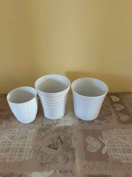 Photo of free White ceramic flower pots (Iver UB8) #2