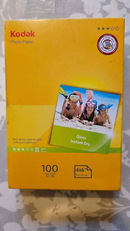 Photo of free Kodak Glossy Photo Paper - 100 SMALL sheets 15 cm x 10 cm (Knightsfield AL8) #1