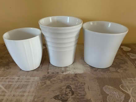 Photo of free White ceramic flower pots (Iver UB8) #3
